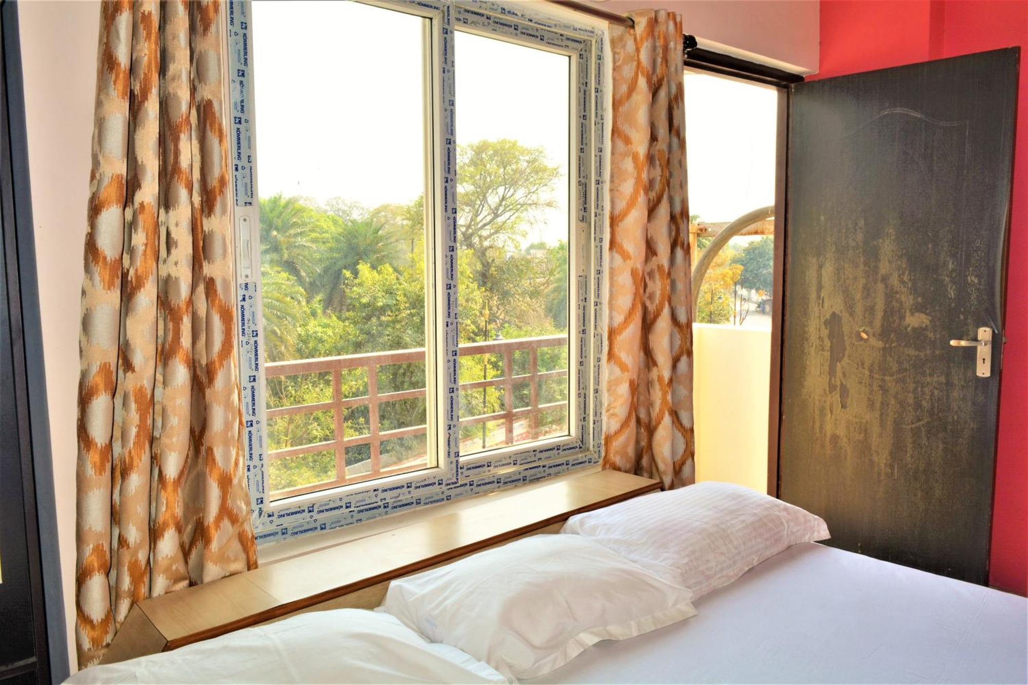 Pretty Garden View Apartment 3Bhk Furnished Flat Near Kashi Vishwanath Temple Varanasi Eksteriør bilde